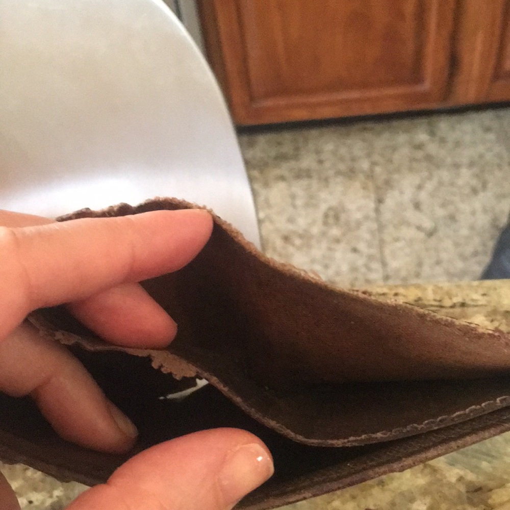Used men’s Louis Vuitton wallet - Picture 3 of 5